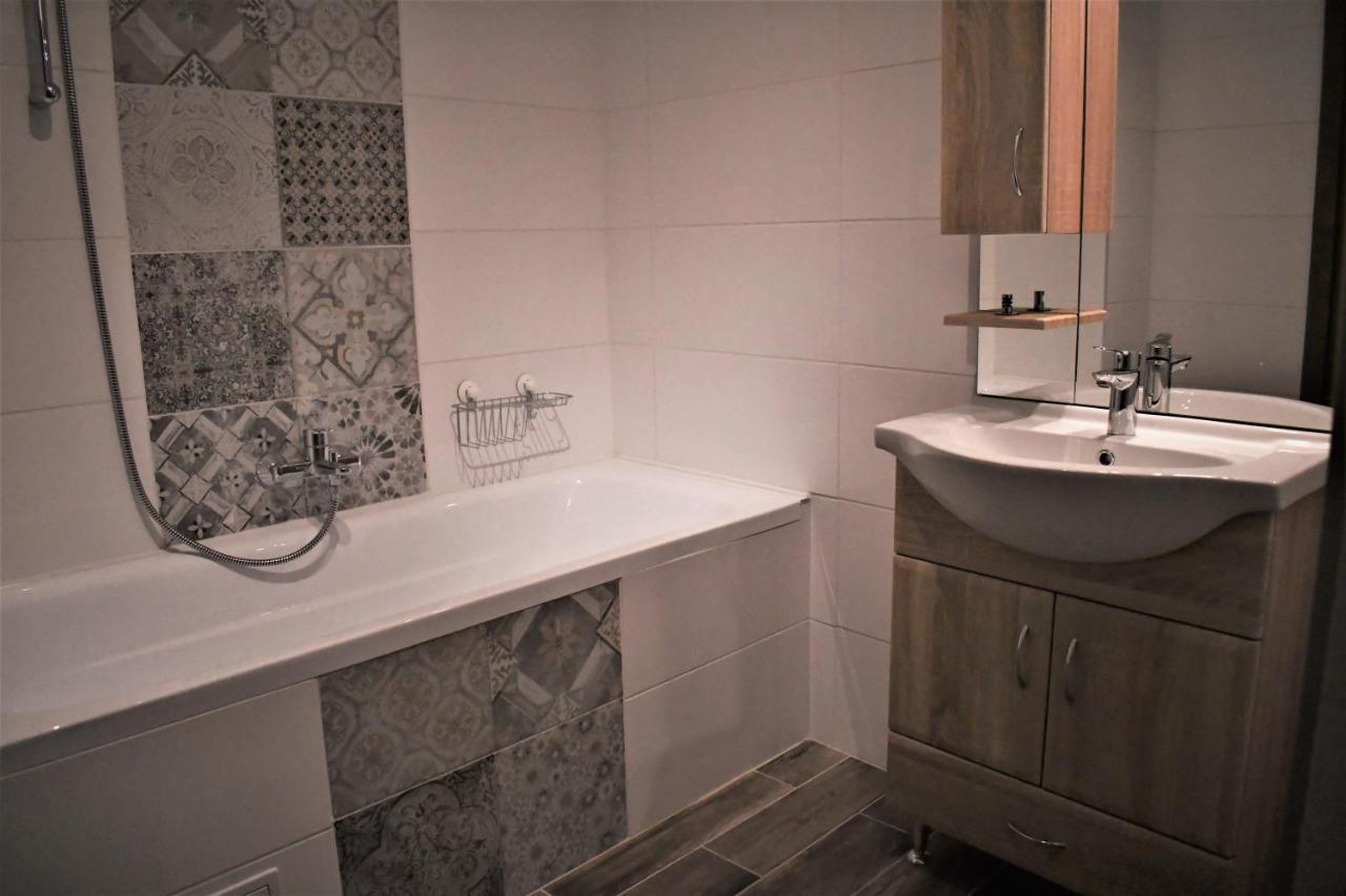 Vatus Apartmanhaz Vác المظهر الخارجي الصورة