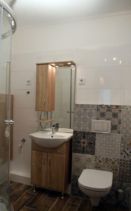 Vatus Apartmanhaz Vác المظهر الخارجي الصورة